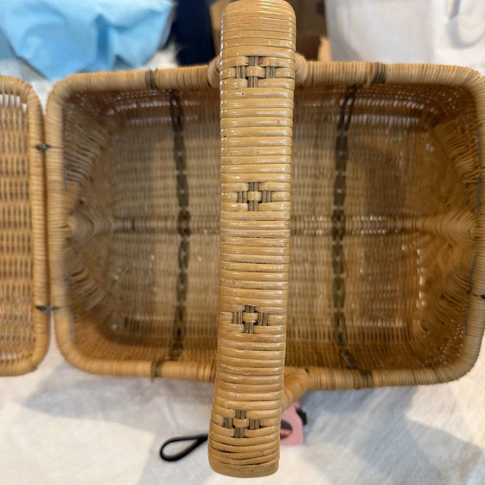 Vtg Wicker Double Hinged Lidded Picnic Sewing Craft Basket‎  15